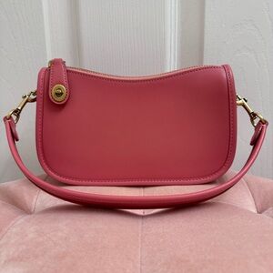 Coach Swinger 20 in Taffy Pink